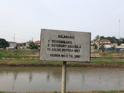 Melihat Kondisi Jalur Sepeda dan Pejalan Kaki di KBT Jaktim, Banyak PKL