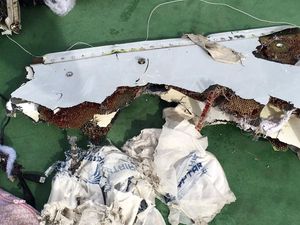 Sinyal Diduga dari EgyptAir MS804 Terdeteksi di Laut Mediterania Sinyal Diduga dari EgyptAir MS804 Terdeteksi di Laut Mediterania