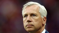 Alan Pardew bukan orang baru bagi West Ham. Pardew pernah melatih klub tersebut pada 2003-2006. Dipecat Crystal Palace pada Desember 2016. Foto: Getty Images/Paul Gilham