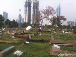 Dua Pekan Jelang Ramadan TPU Ramai Peziarah