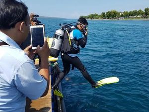 Menyelam 28 Jam Pecahkan Rekor MURI dan Pertobatan Massal Kelompok Nelayan