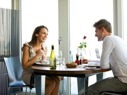 Mau Melamar si Dia di Restoran? Coba Cek Dulu 6 Hal Penting Ini!