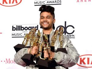 Berkat Beauty Behind the Madness, The Weeknd Diganjar 2 Rekor Dunia