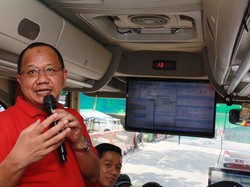 Macet + 4G = Ngantor di Jalan