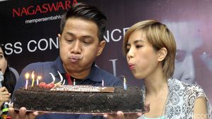 Delon Rayakan Ultah ke-38