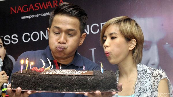 Delon Rayakan Ultah ke-38