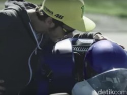 Valentino Rossi Ditantang Robot Penunggang Yamaha R1M