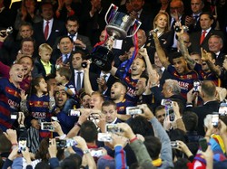 Barcelona Berpesta Bersama Suporternya di Camp Nou