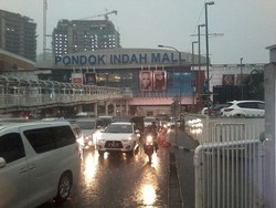 Usir Pemotor Berteduh, 6 Satpam Jaga di Kolong Jembatan Pondok Indah Mall