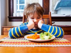 Si Kecil Selalu Rewel Saat Makan? Ini 10 Cara Jitu Mengatasinya (2)