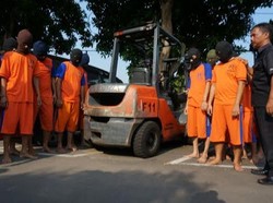 13 Karyawan Diringkus karena Kompak Curi 3.000 Kayu Lapis