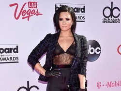 Demi Lovato Olahraga Empat Jam Sehari, Amankah?