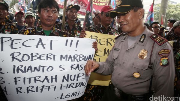 Aksi Desak Pengusutan Kasus Korupsi di Kementerian PUPERA