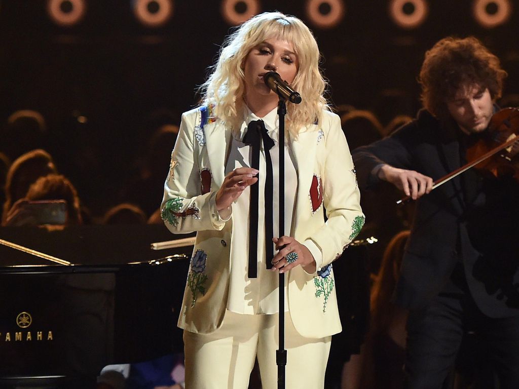 Kode-kode Kesha untuk Kolaborasi dengan Taylor Swift Kode-kode Kesha untuk Kolaborasi dengan Taylor Swift