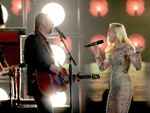 Gwen Stefani Superseksi Tampil Bareng Blake Shelton Gwen Stefani Superseksi Tampil Bareng Blake Shelton