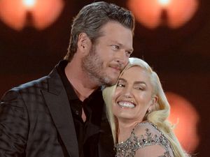 Blake Shelton Beri Kado Ultah Gwen Stefani Kalung Berlian Rp 800 Juta