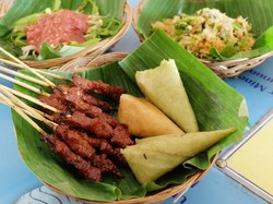Warung Sate Rembiga Utama: Sedapnya Sate Sapi Empuk Berbumbu Manis Pedas Khas Sasak