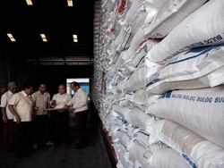 Jokowi Ingin Penyaluran Raskin Tahun Depan Pakai Voucher