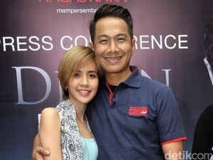 7 Tahun Menikah dan Pisah Rumah, Yeslin Wang Gugat Cerai Delon! 7 Tahun Menikah dan Pisah Rumah, Yeslin Wang Gugat Cerai Delon!