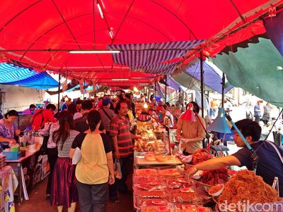 Melihat Keramaian Pasar Chatuchak Bangkok
