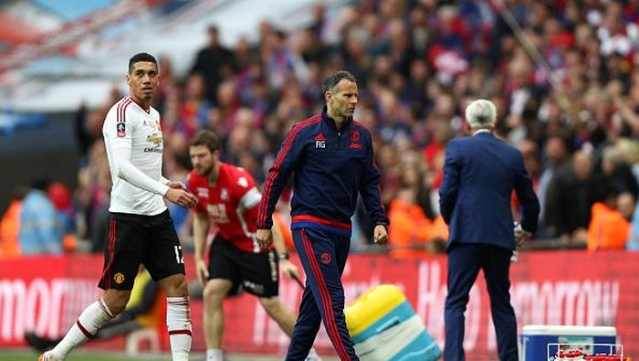 Puncak Kesialan dan Kelegaan Smalling