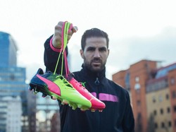 Sepatu Warna-Warni PUMA, Senjata Baru Aguero & Fabregas