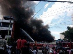 Restoran Pujasera di Pekanbaru Terbakar Hebat, Pengunjung Berhamburan