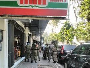 Masih ada Kendaraan Parkir di Atas Pedestrian, Risma Perintahkan Penertiban