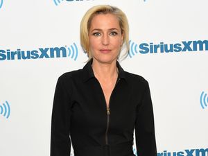 Aktris Gillian Anderson Setop Pakai Bra, Hal Ini Jadi Alasannya Aktris Gillian Anderson Setop Pakai Bra, Hal Ini Jadi Alasannya
