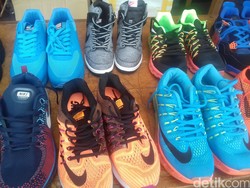 Polisi Sita Ribuan Sepatu Nike Palsu dari Lapak di Jaksel dan Tahan 2 Tersangka