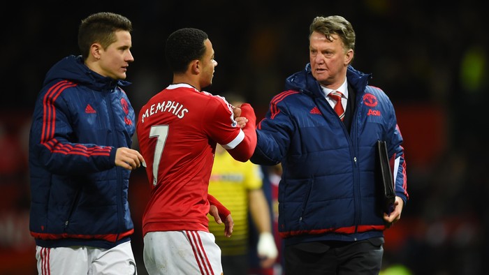 MANCHESTER, ENGLAND - MARCH 02: Louis van Gaal Manager of Manchester United shakes hands with Memphis Depay after the Barclays Premier League match between Manchester United and Watford at Old Trafford on March 2, 2016 in Manchester, England.  (Photo by Shaun Botterill/Getty Images)