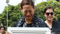 Tangisan Indah Kalalo di Pemakaman Sang Bunda