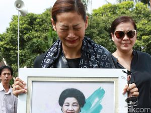 Tangisan Indah Kalalo di Pemakaman Sang Bunda