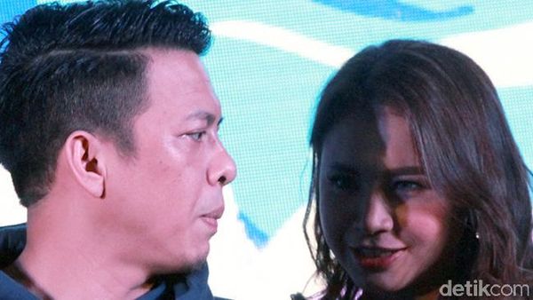 Ssstt... Ariel dan Rossa Lagi Ngobrol Apa, Ya?