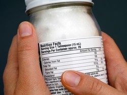 Mengapa Perlu Baca Label Makanan dengan Teliti Sebelum Membeli?