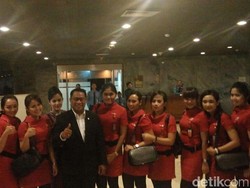 Melihat Pramugari Lion Air Saat Sesaki Gedung DPR