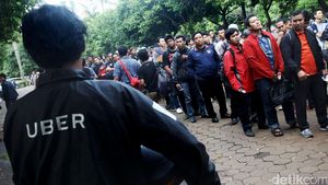 Ribuan Orang Antre Daftar Driver UberMotor