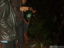 Angkotnya Nyemplung ke Sungai di Depok, Sopir ini Terus Meracau