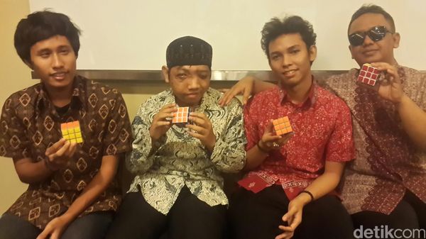 Potret Para Tunanetra yang Tak Kalah Semangat Unjuk Kemampuan