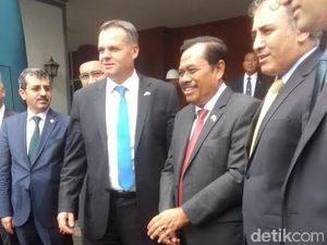 Jaksa Agung: La Nyalla Konon di Singapura, Dia Banyak Duit Jadi Tinggal di Situ
