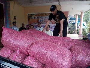 Tekan Harga di Bawah Rp 30.000/Kg, Bulog Gelontorkan 6 Ton Bawang Merah di Jatim