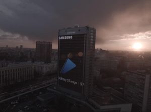 Wow! Galaxy S7 Edge Seukuran Gedung