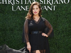 Terinspirasi James Bond, Ashley Graham Rilis Koleksi Bikini Ukuran Plus