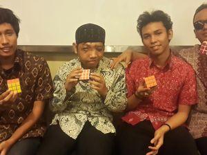 Meski Tunanetra, Suryo Bisa Selesaikan Puzzle Rubik Kurang dari 2 Menit