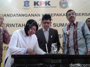 Wali Kota Risma Hibahkan Software e-Gov ke KPK
