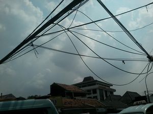 Fikri Tewas Kesetrum Saat Ambil Layangan Tersangkut di Kabel