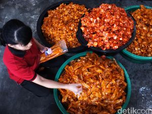 Melihat Pembuatan Keripik Sanjai Balado