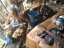 Ini Kondisi Gubuk Reyot Milik Mbah Lasinten yang Hidup Sebatang Kara dan Sakit