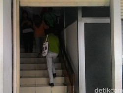 Gedung Ruang Rawat Jalan RSCM Mati Lampu, Pasien Tak Bisa Pakai Lift