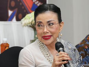 Tangis Mien Uno Ditinggal Desainer Kesayangan, Marga Alam Tangis Mien Uno Ditinggal Desainer Kesayangan, Marga Alam